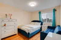 Serene 4‑Bed Family‑Centred House | Free Parking - parcheggio