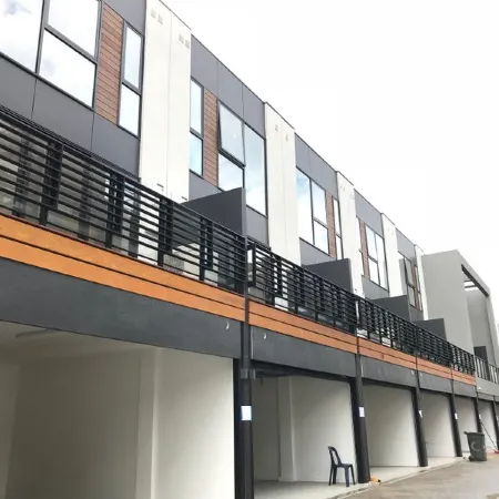 Family-Friendly Townhouse in Port Melbourne | Private Parking