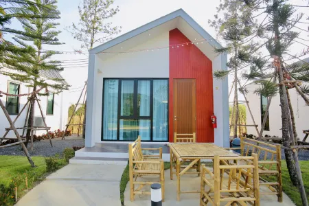 myrrh. Resort Отели рядом с достопримечательностью «Ramkhamhaeng University»