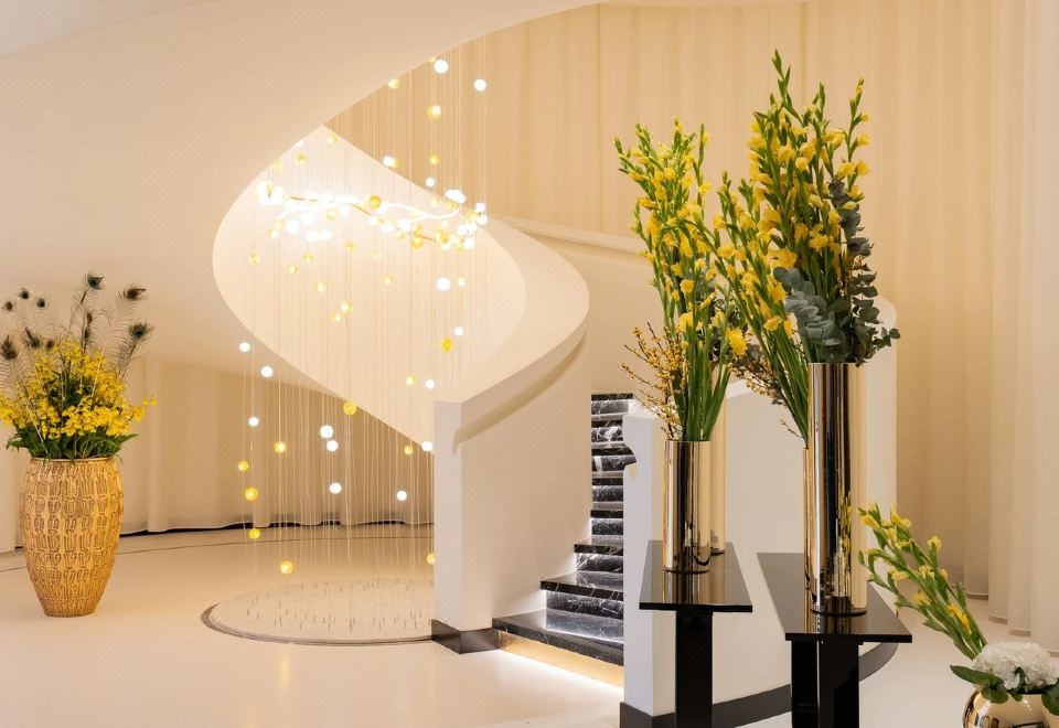 메종 알바 - 르 빅토리아의 럭셔리한 실내 수영장 전경