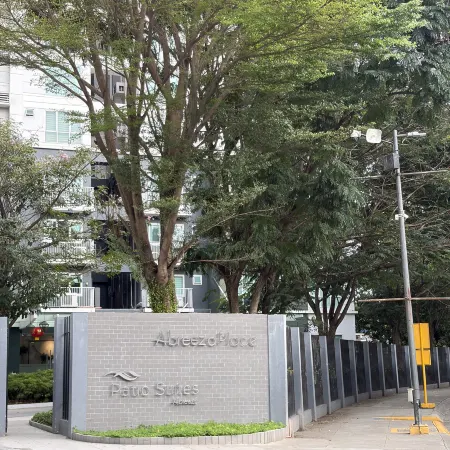 Davao Studio Unit at Abreeza Place Condo 3-4 pax