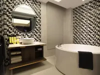 H Motel 璽悅國際精品旅館 內灣車站附近的飯店