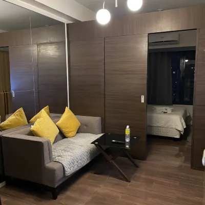 Destina @Air Residences, Makati, MetroManila. Отели рядом с достопримечательностью «Посольство Тайвань »