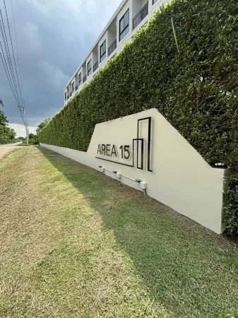 Area 15 Hotel & Apartment Отели рядом с достопримечательностью «Wat Khlong Sip Si»