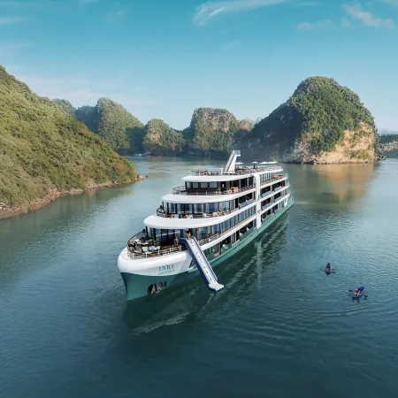 Halong Lyra Grandeur Cruise
