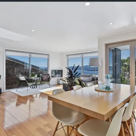 Nicolas Escape panoramic views luxury and space