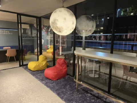 ARNI HER Ladies Hotel (Female Only) 짜뚜짝 주말시장 주변 호텔