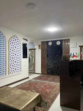 Emirkhan Guesthouse Отели рядом с достопримечательностью «Медресе Чор Минор»