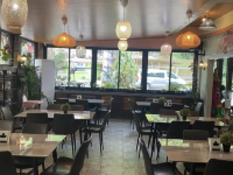 Momshie's Apartelle and Restaurant Hotels in Caba