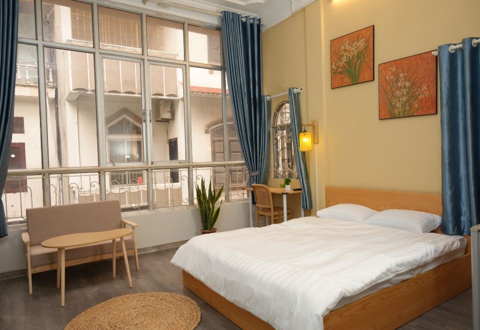 Four Seasons Serenity 내부