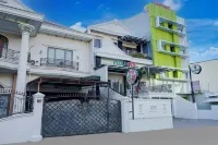 OYO 94669 Hotel Puri Inn Panakkukang Makassar Hotels in Makassar