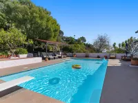 Panoramic Ocean View, 7 Bedroom Gated Villa, with Tennis Court and Swimming Pool Hotéis em Malibu