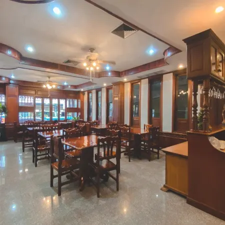 Khampiane Hotel (2 minute walk to Vientiane Night Market) Отели рядом с достопримечательностью «Ват Чан»