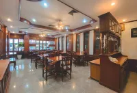 Khampiane Hotel (2 minute walk to Vientiane Night Market)