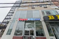 Dynasty Hotel and Suites New York LaGuardia Hotel - С тренажерным залом