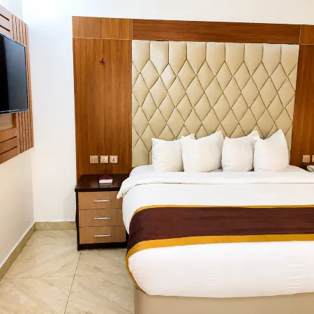 Immaculate Diamond Hotel and Apartments