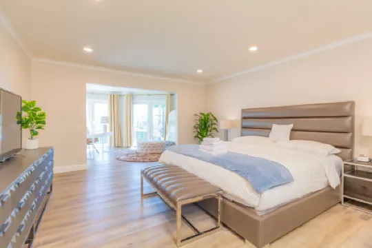 Luxury Pool Home in Glendora Foothills Retreat