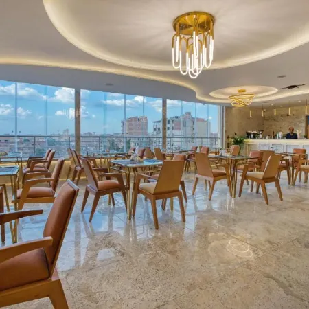 Pyramids Plateau Hotel