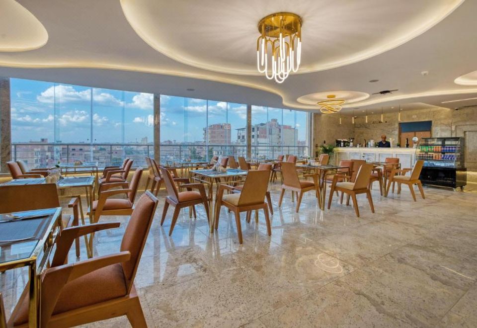 Pyramids Plateau Hotel의 멋진 피라미드 전망
