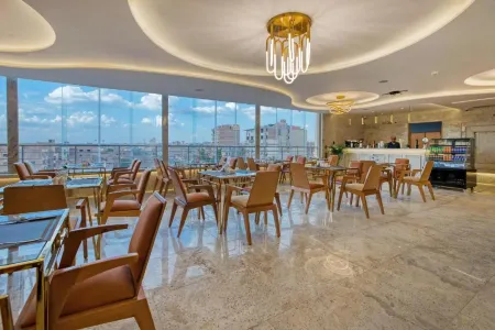 Pyramids Plateau Hotel