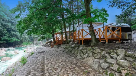 Riverside Glamping Nuts Отели рядом с достопримечательностью «Gokashokondo Street»