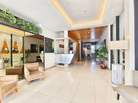 Riverbank Hotel by MRVJ BUSINESS Отели рядом с достопримечательностью «Эспланаде Куатан»