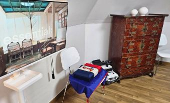 30 pyeong  # 3 minutes from Chungmuro Station # Near Myeong-dong # Luggage storage service
