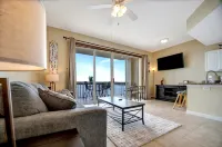 Sunlit Bayview Suite Balcony Pool & Hot Tub! Hotels in Seminole