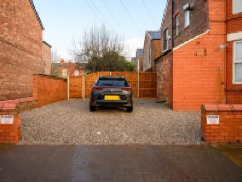 Modern 4-Bed • Free Parking • Work & Leisure Stays Hotels in Stretford