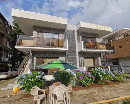 SOLO APARTMENTS Hotels in Ureki
