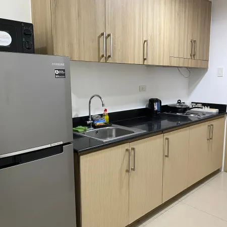 1BR Condo with 2 Beds near MOA & Airport