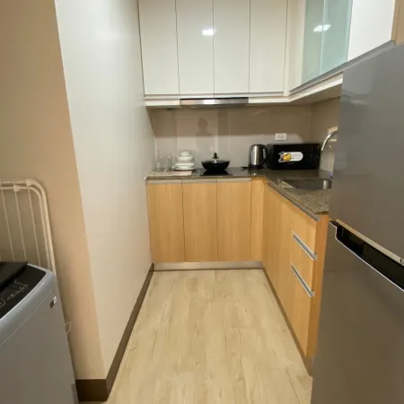 Gentry Manor - Bright Unit with Balcony near Okada & Airport - 6C
