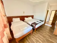 โรงแรมทอแสงพฤกษา