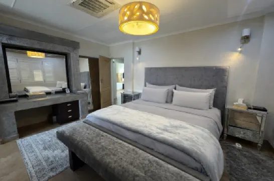 Luxury Rustenburg Villa | Pool, Braai & Fast Wi-Fi Hotels in 