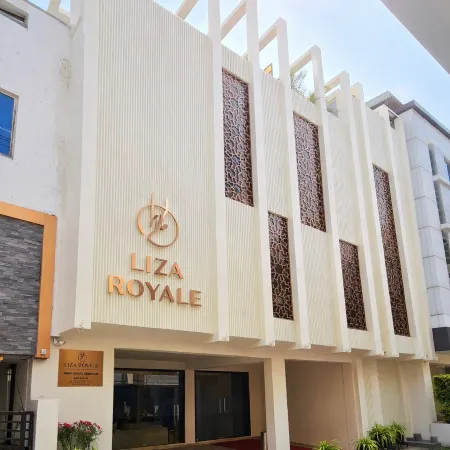 Liza Royale Hotel Near chennai Central Railway Station Отели рядом с достопримечательностью «Форт Музей»