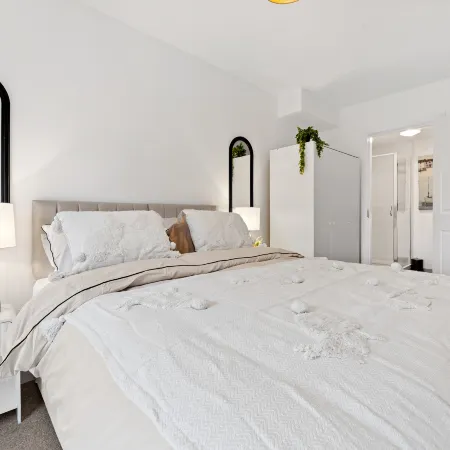 Free Parking | Families |Open plan | Contractors |