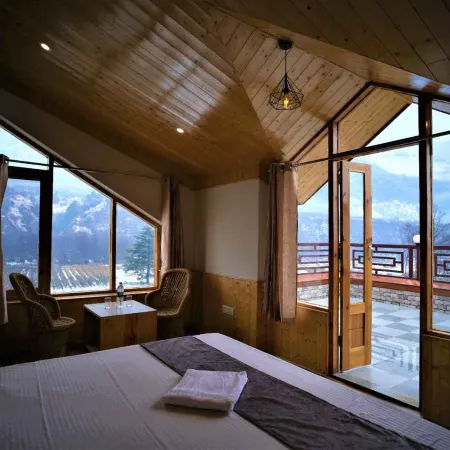 Mountainshack Riverside Stay & Cafe