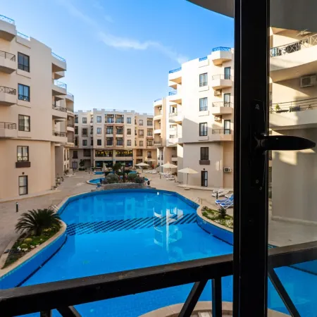 Resort Apt with 6 Pools Near Gouna