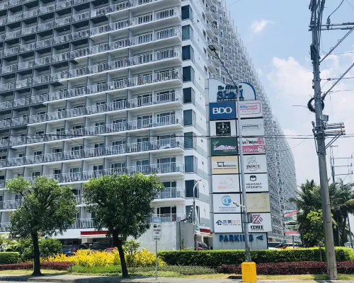 Accommodating Place Hotels near Shell Residences