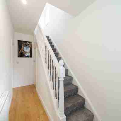 4BR 3BA Wigan Home | Long Stays Welcome Others