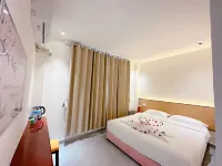 Khamsay Hotel（Outdoor Pool & National University ）