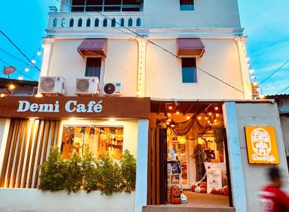 Demi Cafe & Hostel
