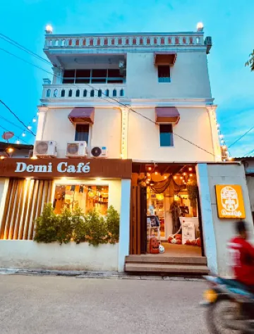 Demi Cafe & Hostel Các khách sạn gần Phòng trưng bày Icat