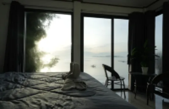 Room in front of Sunset Beach