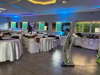 Allens Hotel - parking