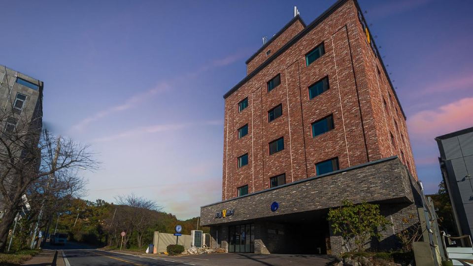 Gimpo Petite Hotel