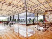OYO 90303 Cafe & Homestay Kolam Pancing Abah Hotels in Singosari