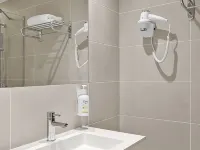 B&B HOTEL A Coruña Aeropuerto Hoteles cerca de Coliseum de A Coruña