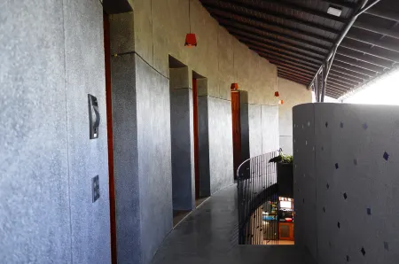 De Hué Space Отели рядом с достопримечательностью «Hon Chen»