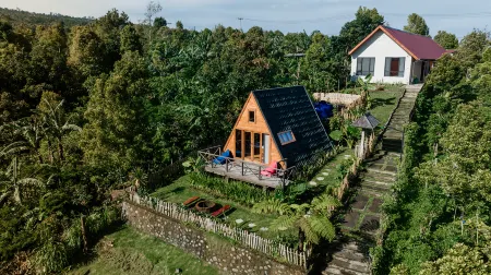 Villa Kayu Amertha Отели рядом с достопримечательностью «Gitgit Waterfall»